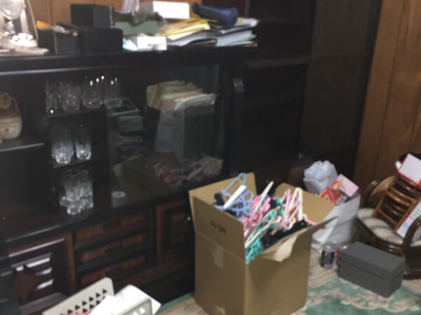 尼崎市にて大型家具や絨毯などを迅速回収・処分する空き家片付けを行いました