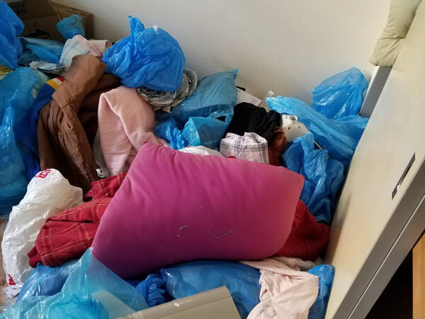 姫路市にて生活動線も完全に塞がれているゴミ屋敷の片付けを行いました